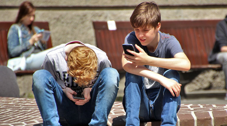 La adicion de los jovenes a los celulares